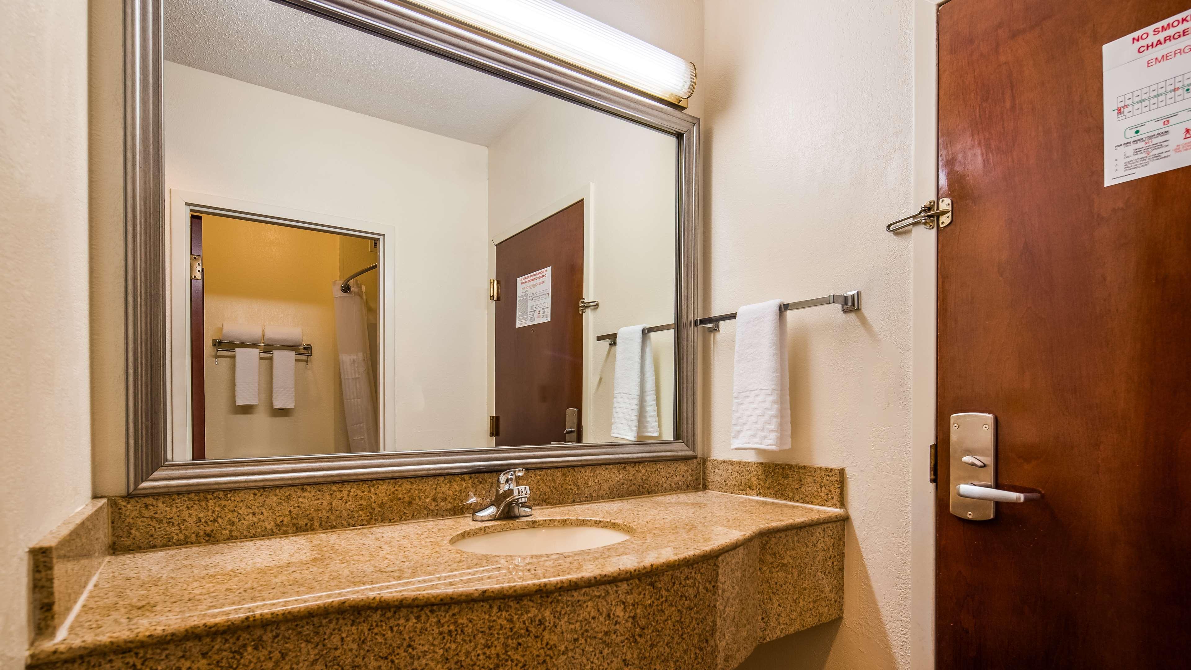 Best Western Plus South Hill Inn Buitenkant foto