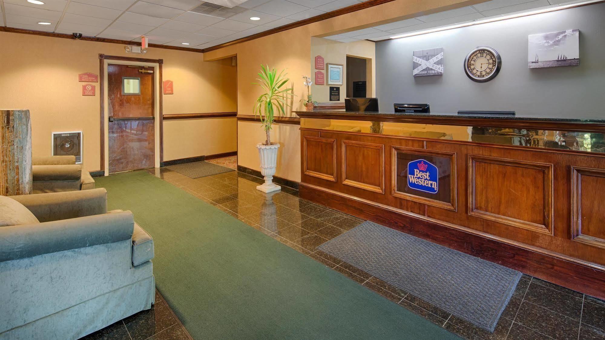 Best Western Plus South Hill Inn Buitenkant foto